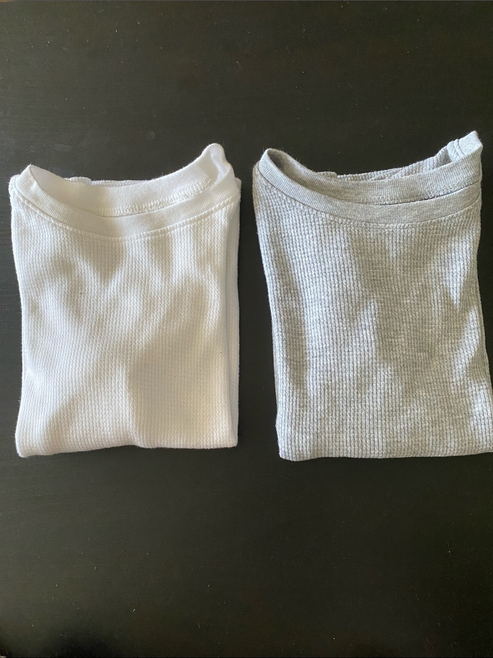 Old Navy Toddler Waffle Knit Thermal Shirts 5T Pack of 2 Gray White EUC